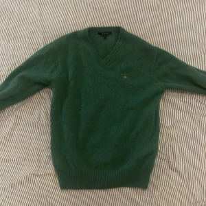 Grön v-ringad ulltröja från Gant - Stickad gant tröja, storlek medium!