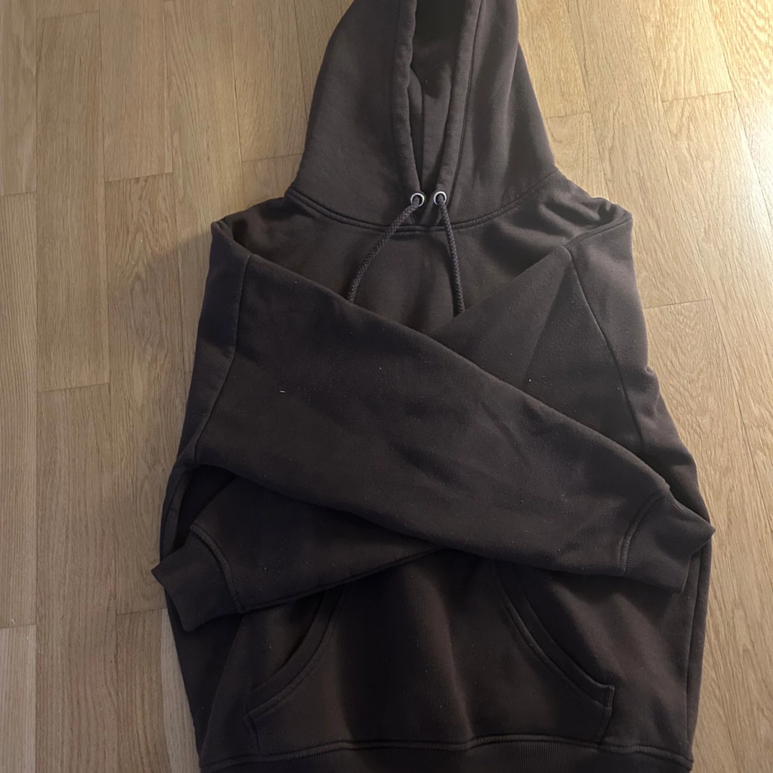 Brun hoodie från Bik Bok 