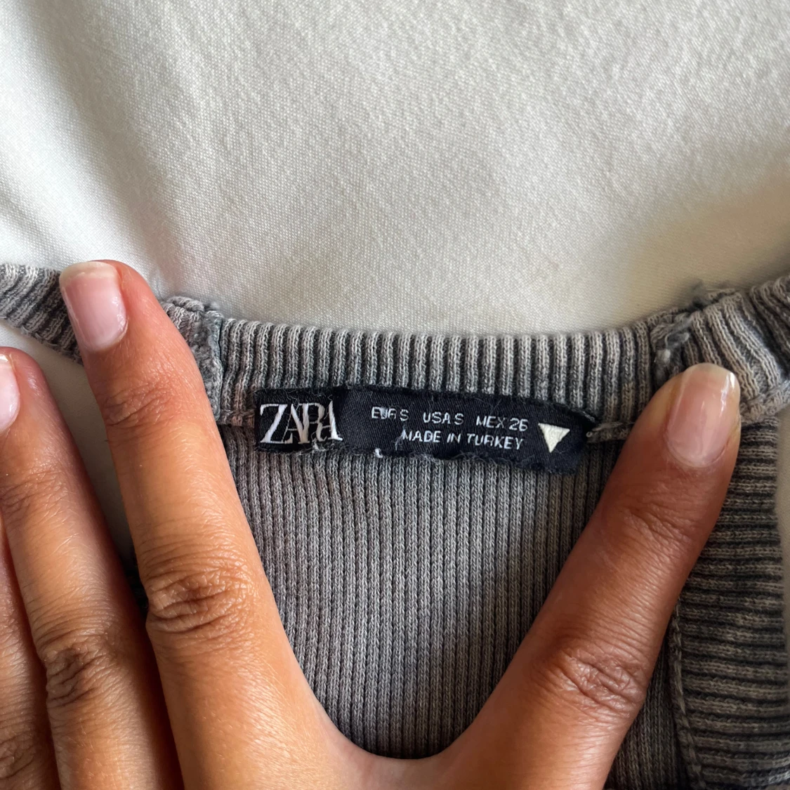 Grå ribbad linnetopp från Zara - 1