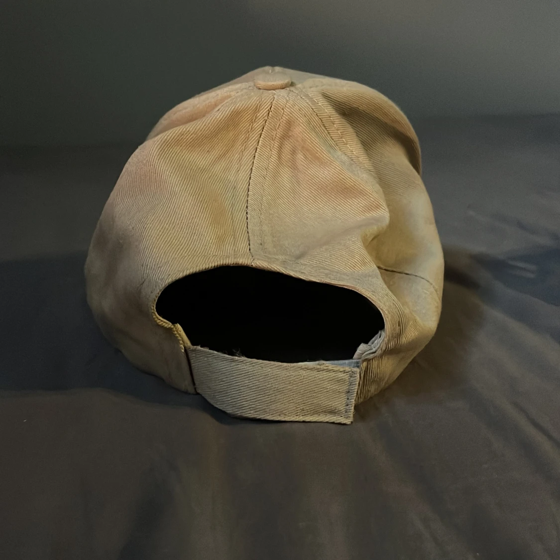 Beige Jordan keps med broderad logga - 1