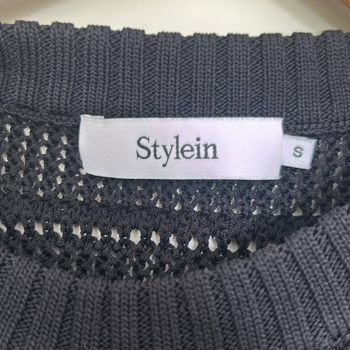 Svart stickad väst från Stylein - 3