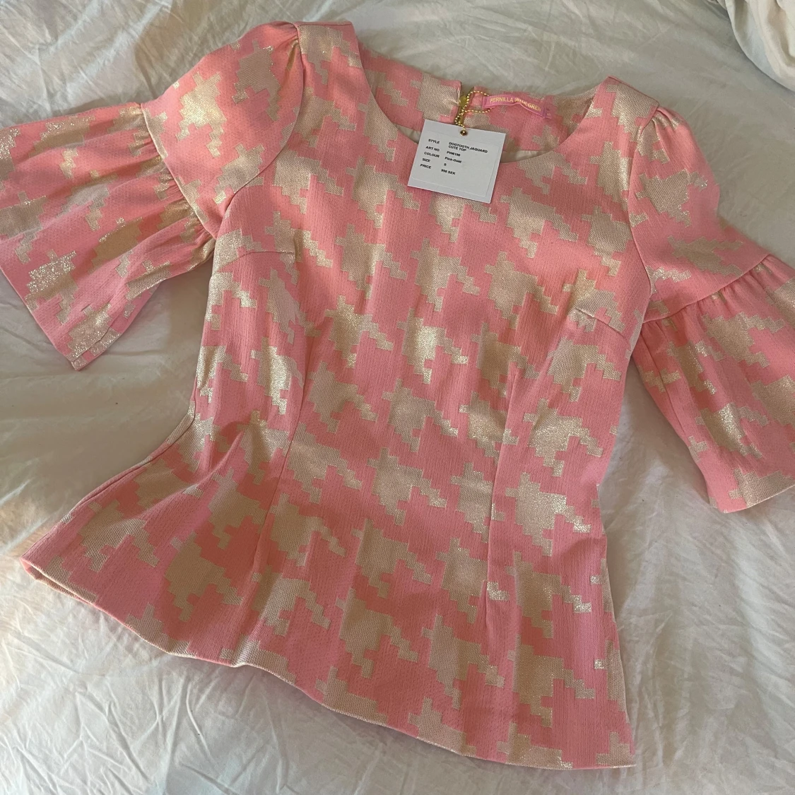 Rosa-guld blus med vida ärmar