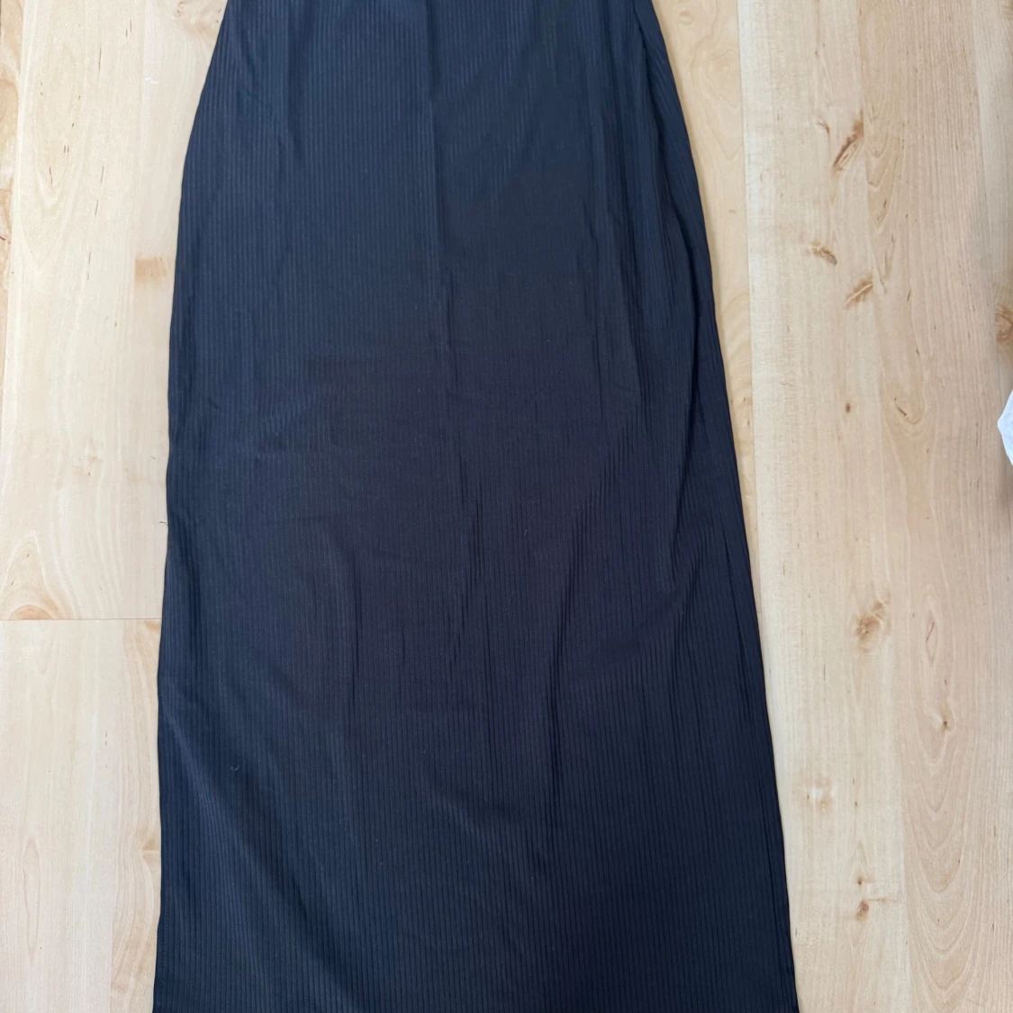 Svart långkjol med slits