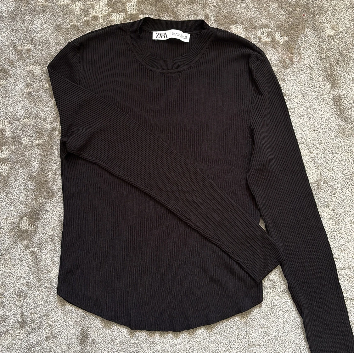 Svart ribbad långärmad tröja Zara