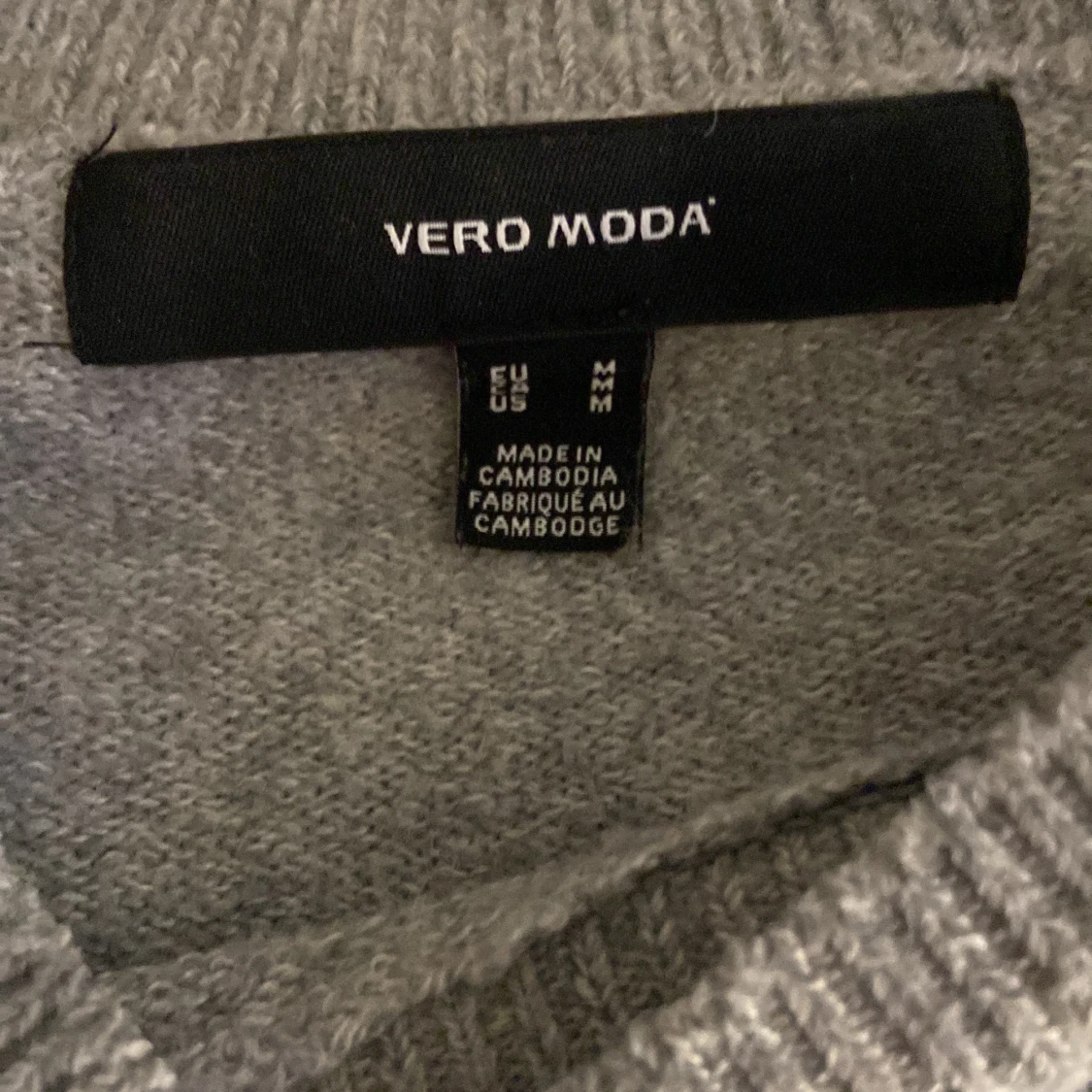 Grå stickad tröja från Vero Moda - 1