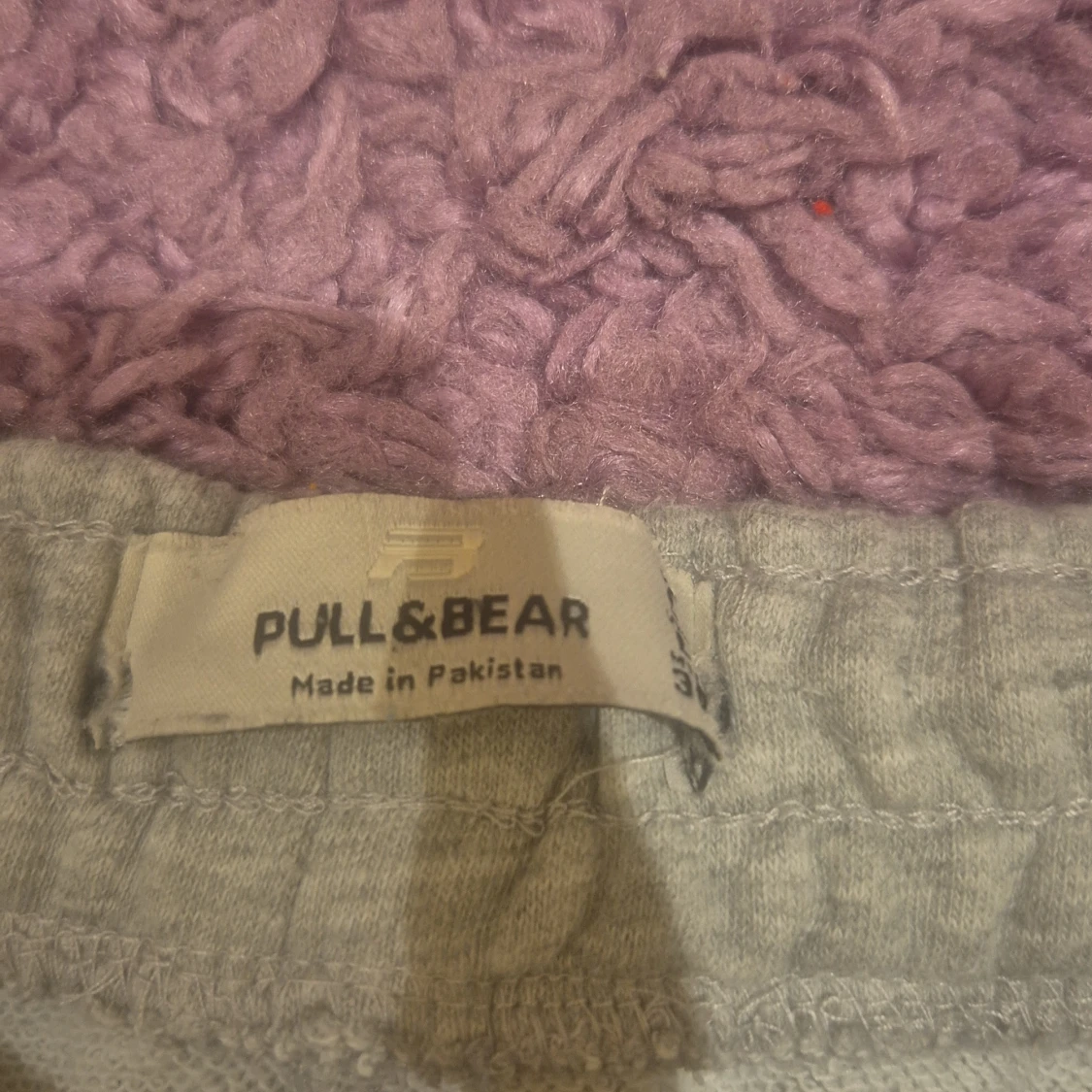 Grå mjukisbyxor från Pull&Bear - 1