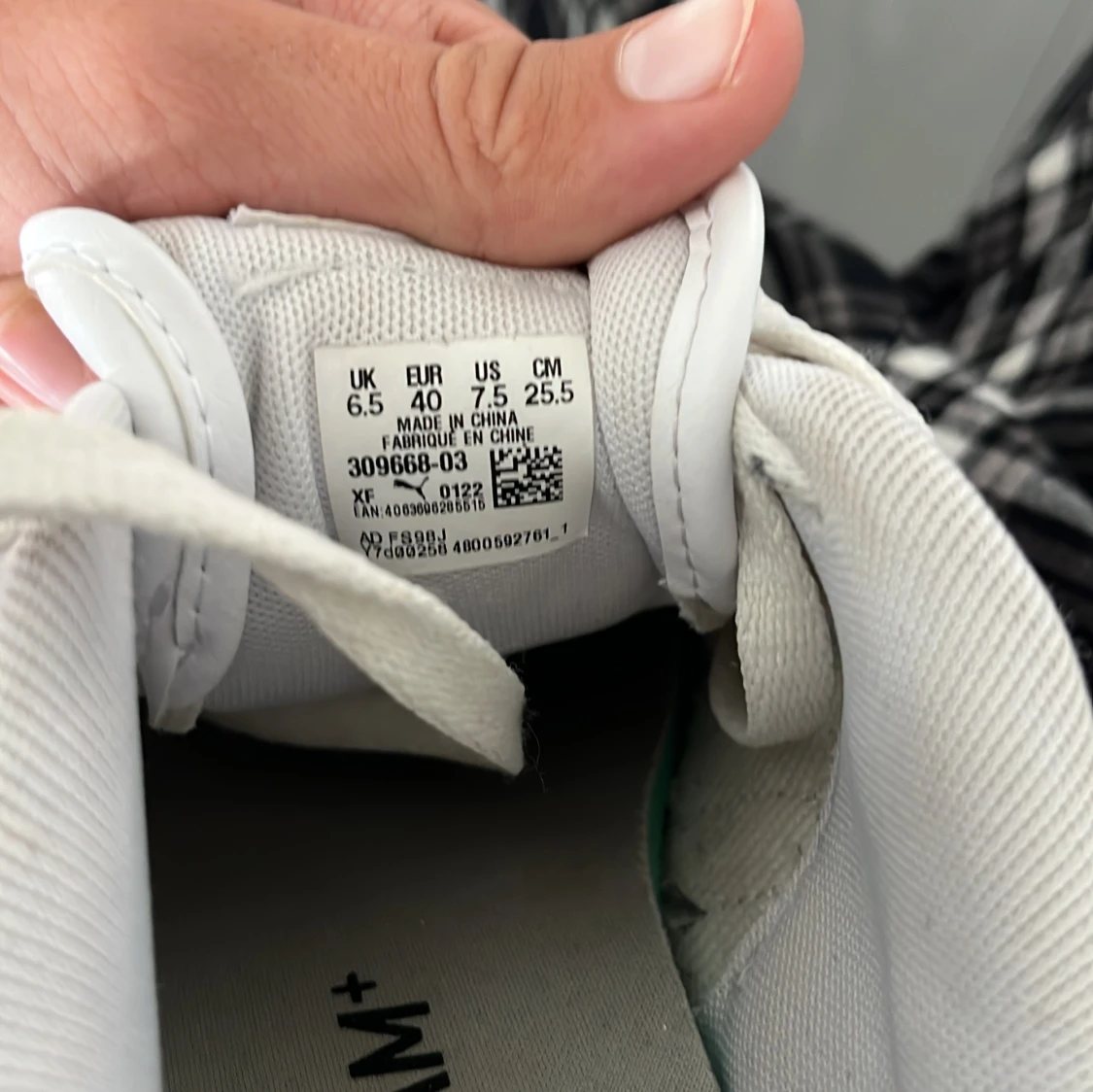 Vita Puma sneakers med svart detalj - 2