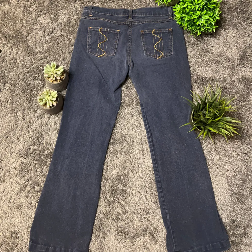 đž Bootcut jeans flared frĂ„n k.e đ För mer information om mĂ„ten skicka meddelande đââïž đŠ Fraktar samma dag . Farkut & Housut.