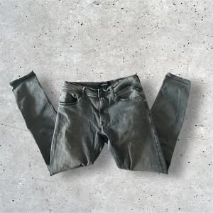 Replay jeans  - Replay Jeans av modellen anbass - Storlek: 30/30- Skicket på jeansen är mycket bra - 10/10 - mitt pris: 499- Nypris: 1599kr.