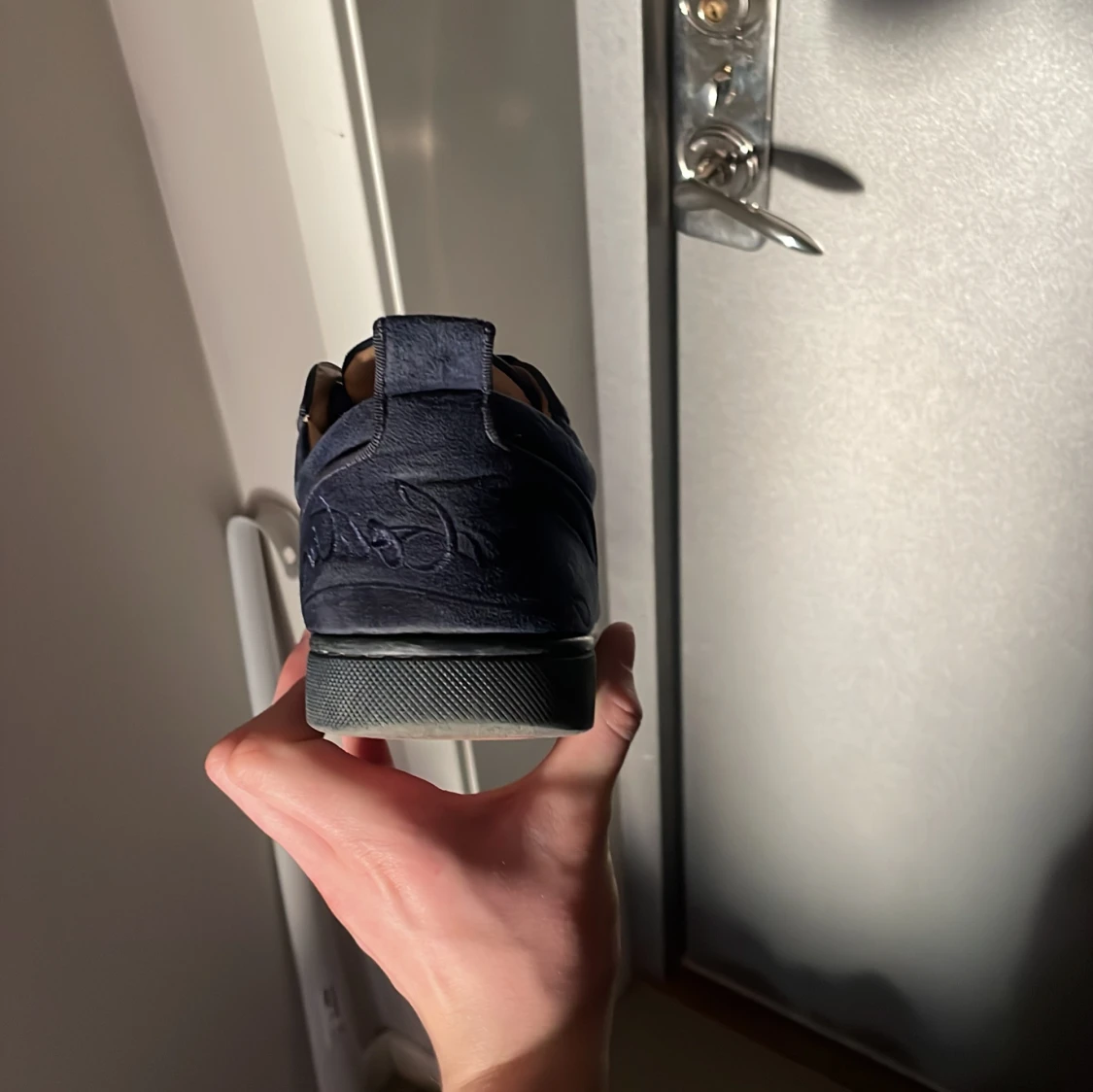 Svarta sneakers med röd sula - 1