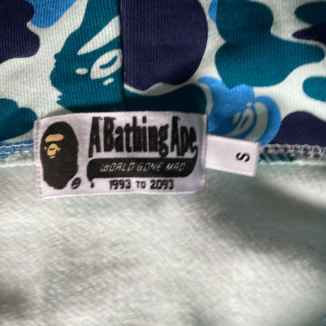 Blå camo hoodie från A Bathing Ape - 2