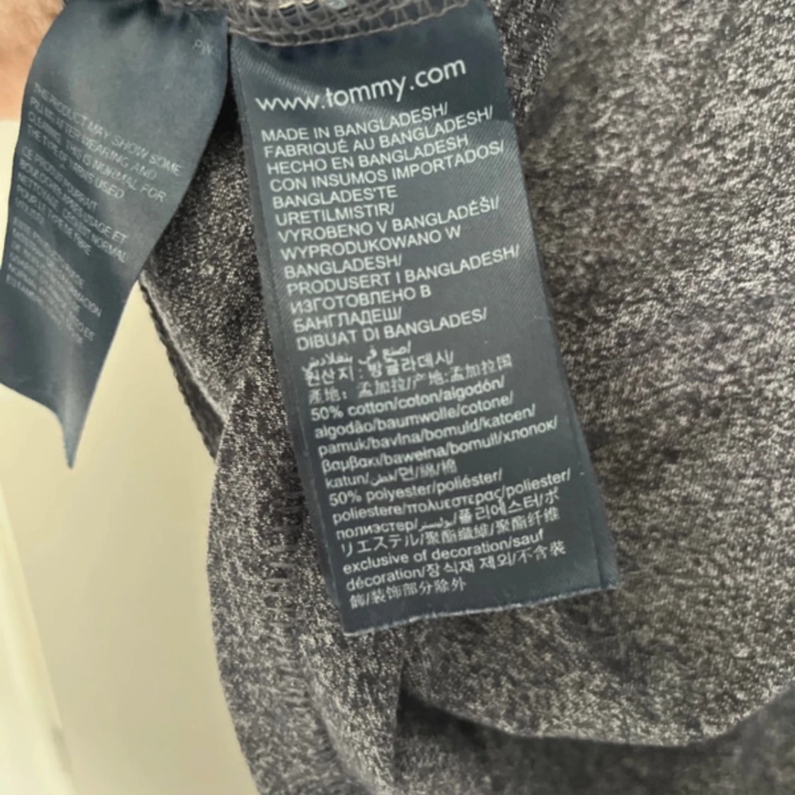 Grå t-shirt från Tommy Jeans Small - 3