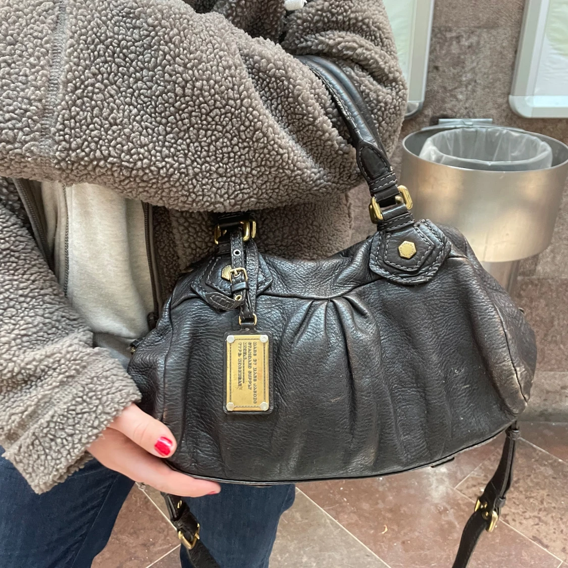 Mörkbrun läder väska från Marc Jacobs - 4