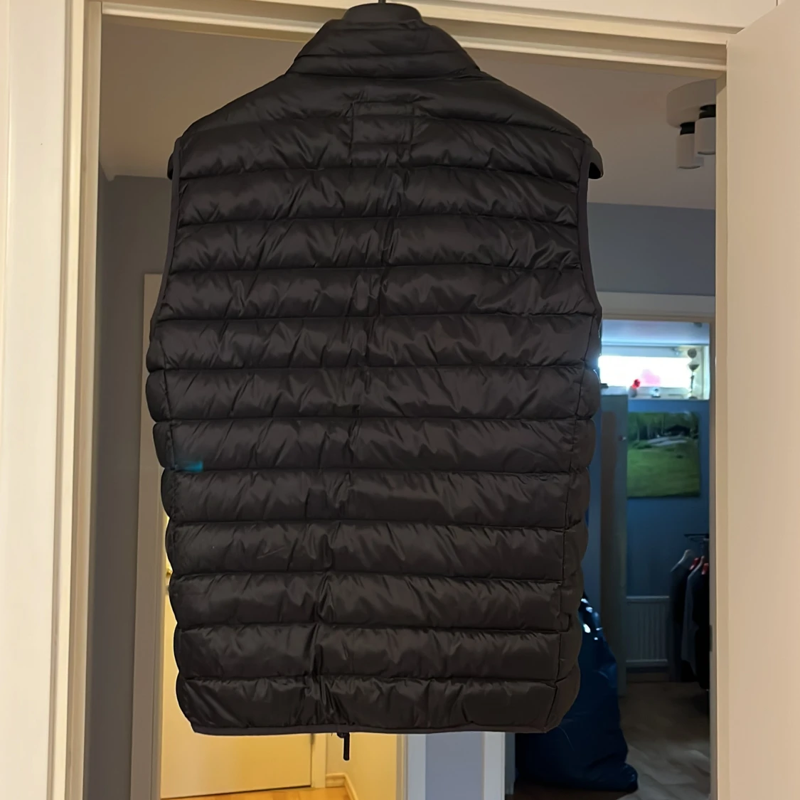 Svart dunväst från Dressmann - 1