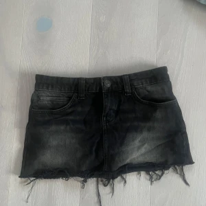 Svart jeanskjol - Svart jeanskjol, inga defekter