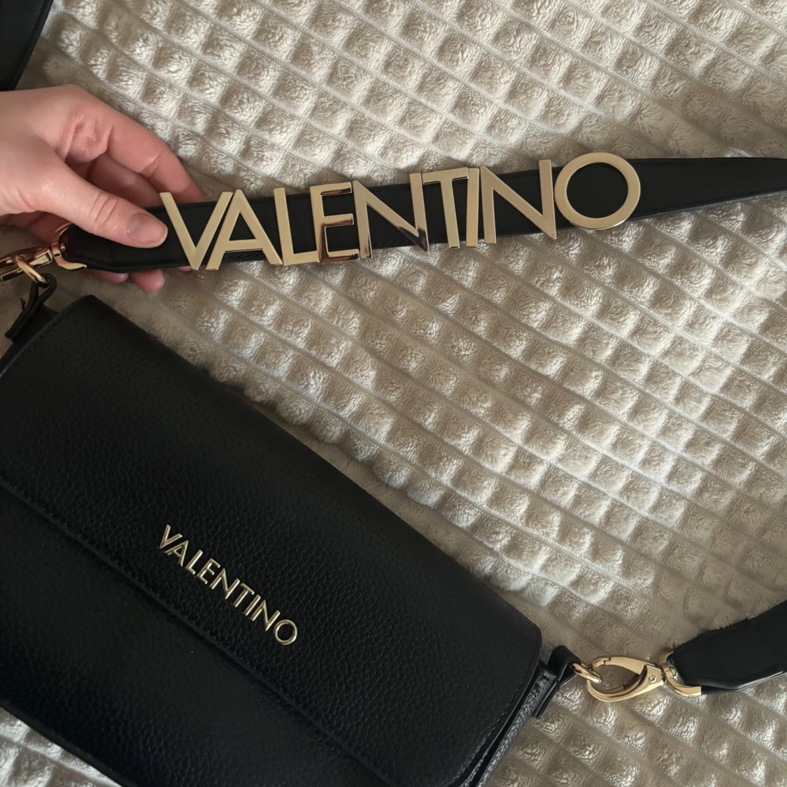 Svart axelväska från Valentino - 1