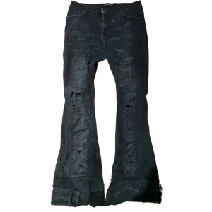 Destroyed black denim - Custommade tog lång tid därav priset:)