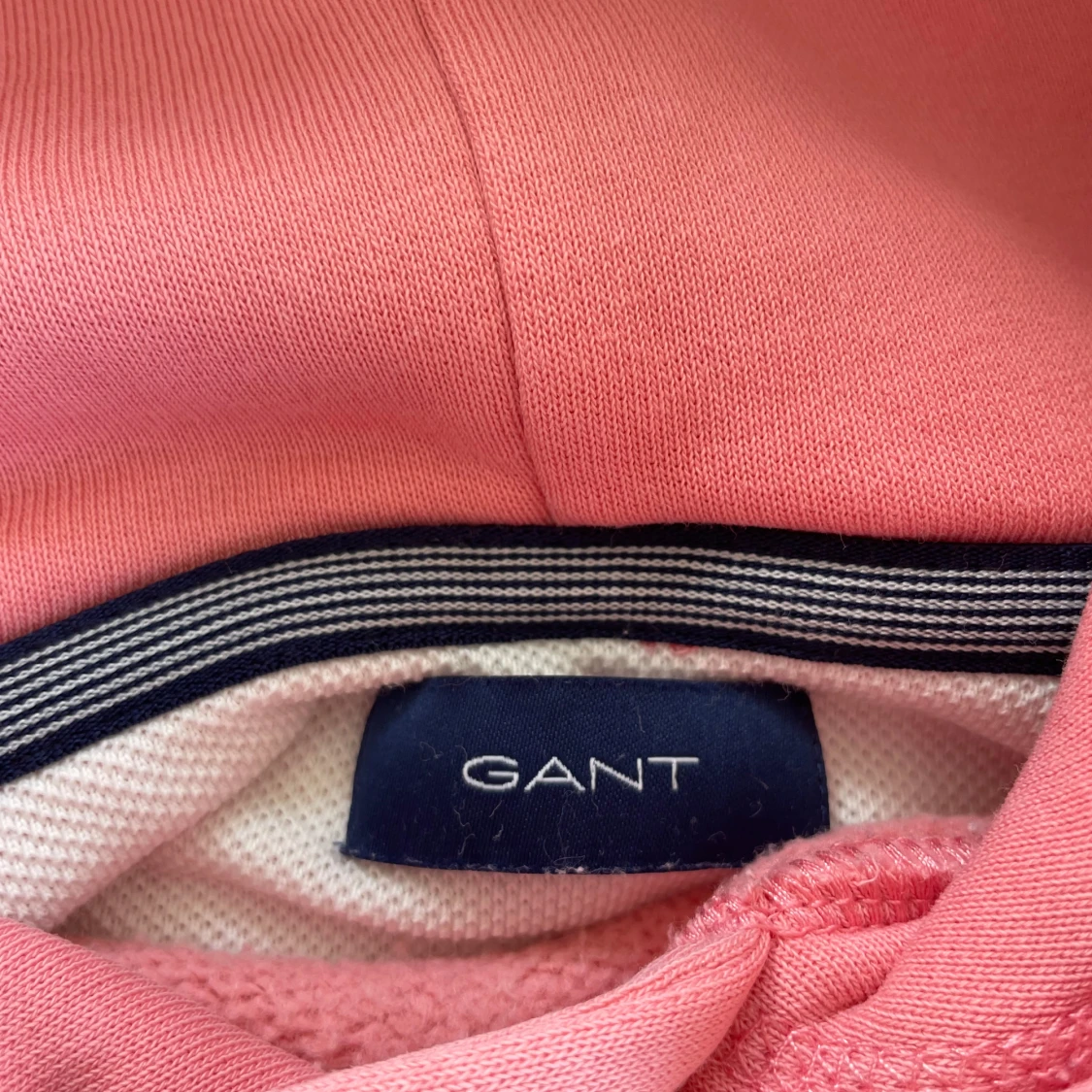Rosa hoodie från GANT - 3