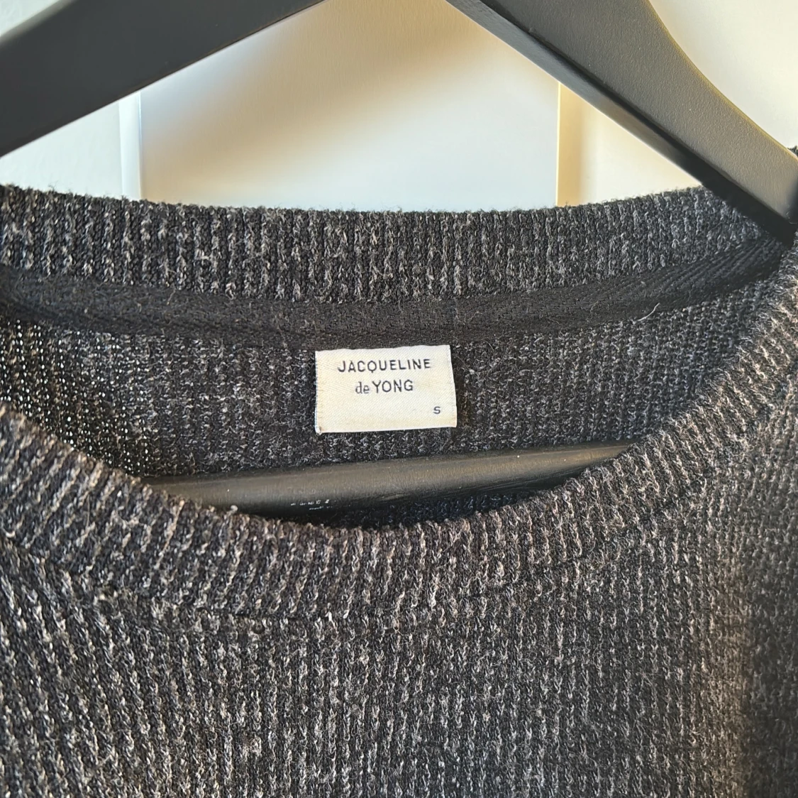 Svart stickad tröja från Jacqueline de Yong - 3