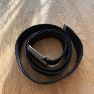 Svart bälte - Bra skick, nästan aldrig använt.