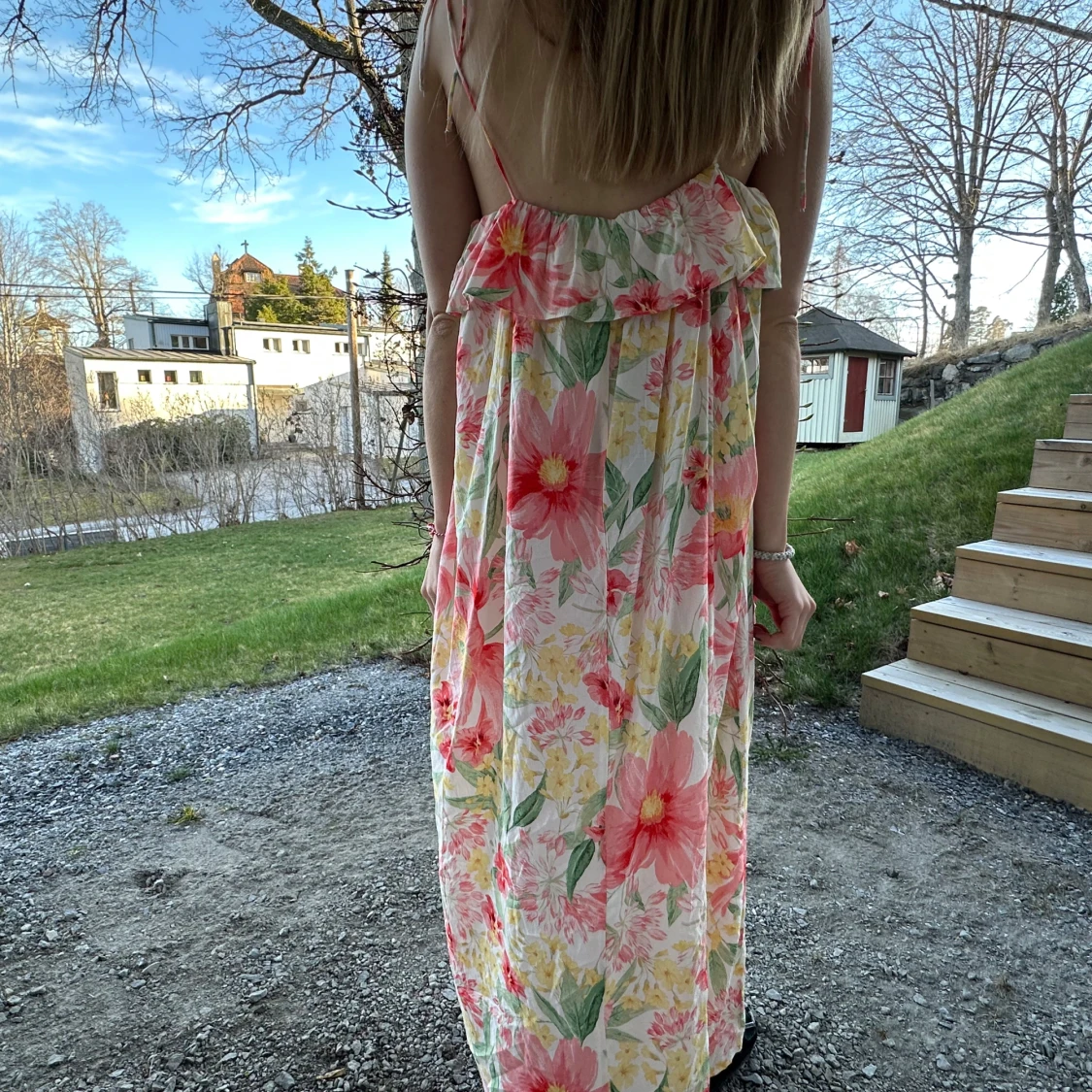 Blommig sommarklänning - 1