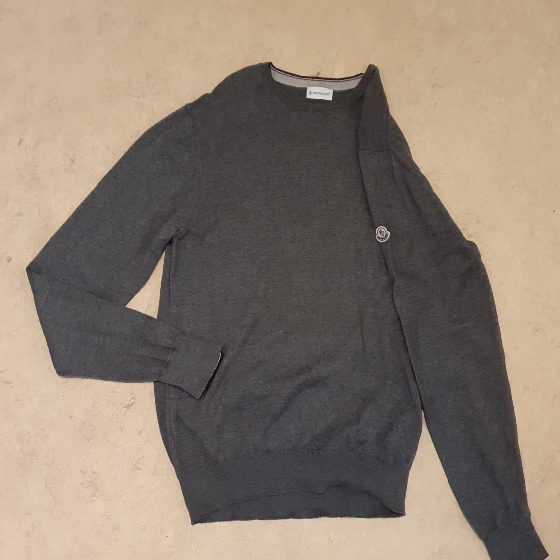 Grå tröja från Moncler