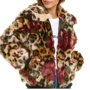 Flerfärgad pälsjacka från Zadig & Voltaire - Säljer den här svincoola pälsjacka från Zadig & Voltaire. Jätteskön!  