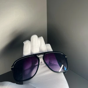 Glasögon  - Helt nya glasögon som passar med allt. 