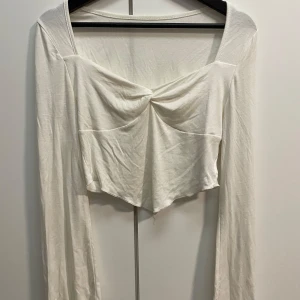 Vit långärmad topp - Använt några få gånger men är som ny 