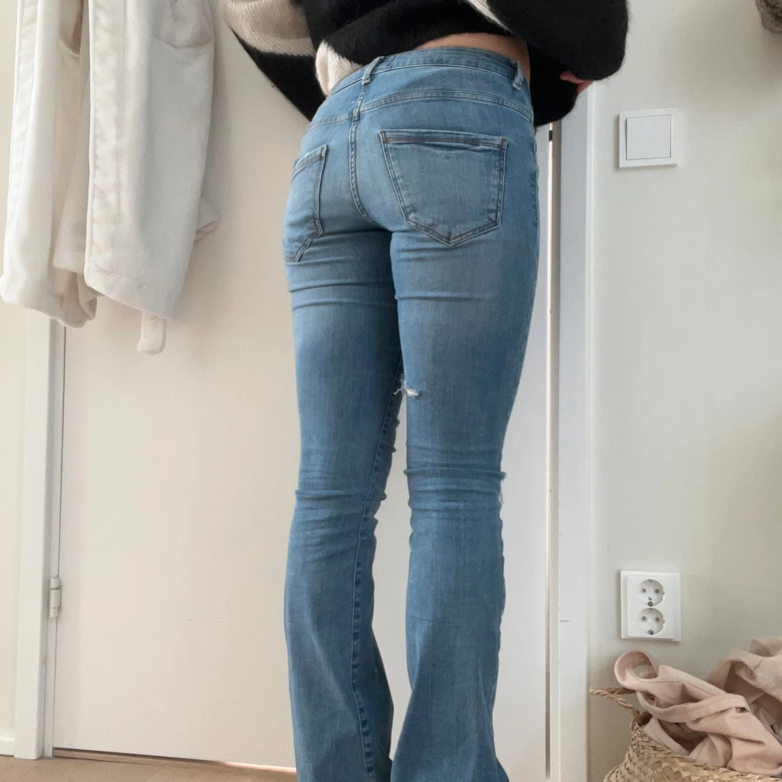 Slitna lågmidjade bootcut jeans - 3