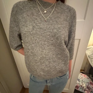 Stickad t-shirt - Populär alpaca/ull tröja från & Other Stories, inte använd mycket🩷🐑 Nypris 690kr