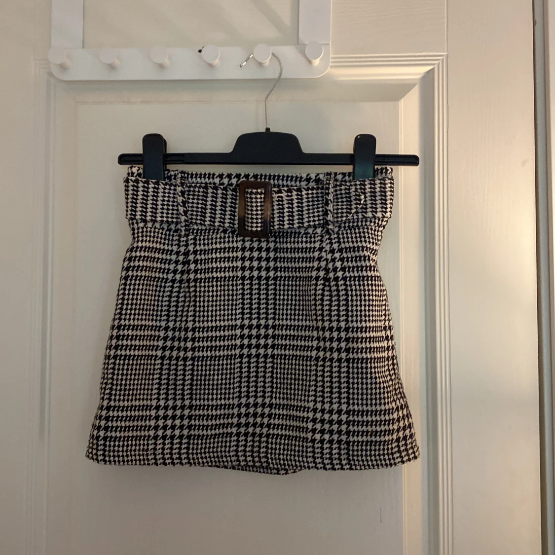 Rutig minikjol med bälte från XOXO Friends