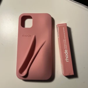 Rhode mobilskal - Säljer rhode mobliskalet då jag råkade köpa den i fel storlek. Den passar till iphone 11 själv har jag en iphone 13 :(
