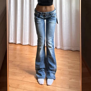Lågmidjade bootcut jeans - Vintage från Onky med lapp kvar💓midja 40 innerben 86 jae 165