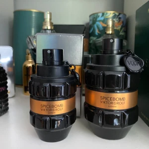 Spicebomb extreme 2 st säljes! - Säljer nu 2 stycken Spicebomb extreme en är 50 ml andra är 90 ml. Endast några ml som saknas från de båda! Kom med bud eller bytesförslag!