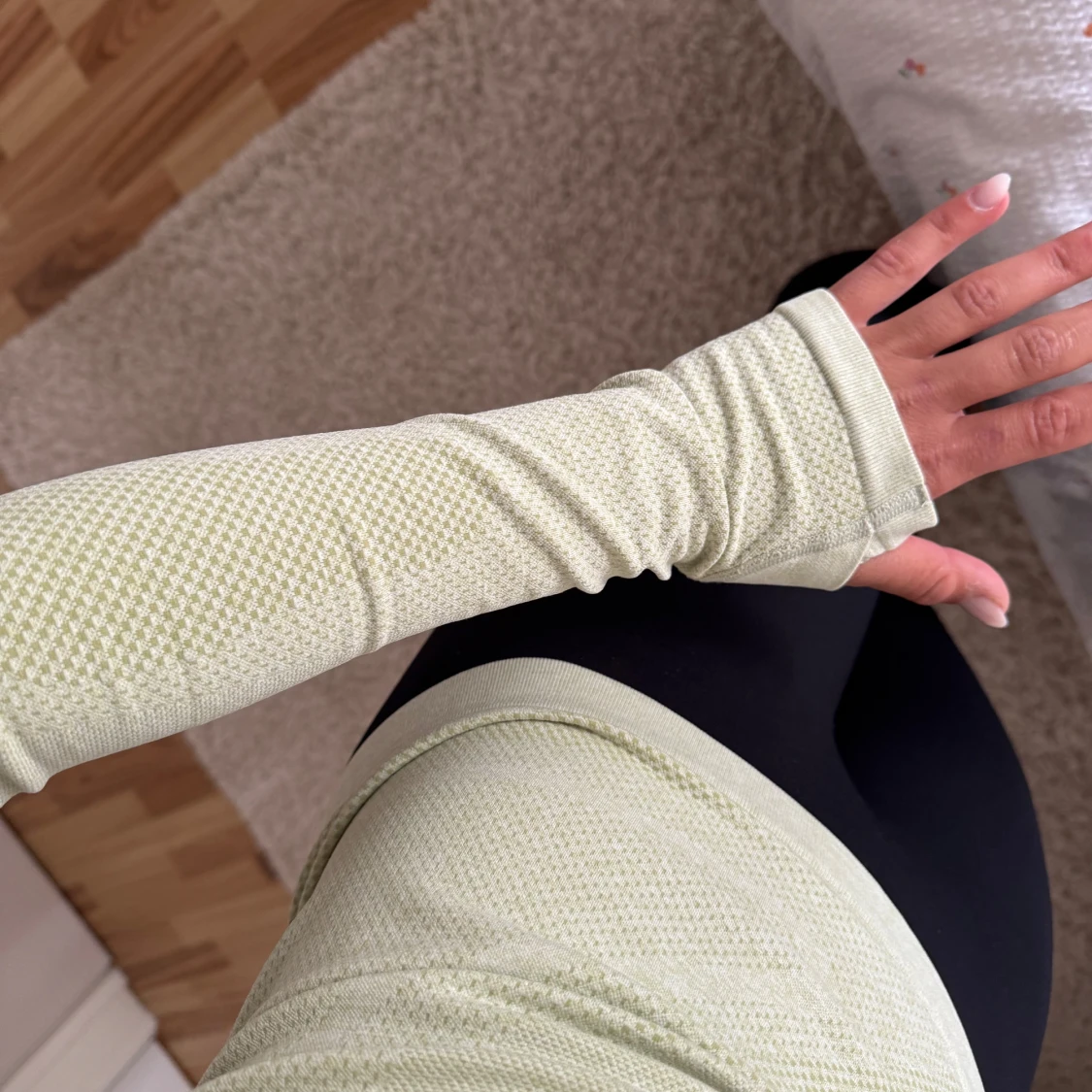 Ljusgrön  långärmad träningströja - 2