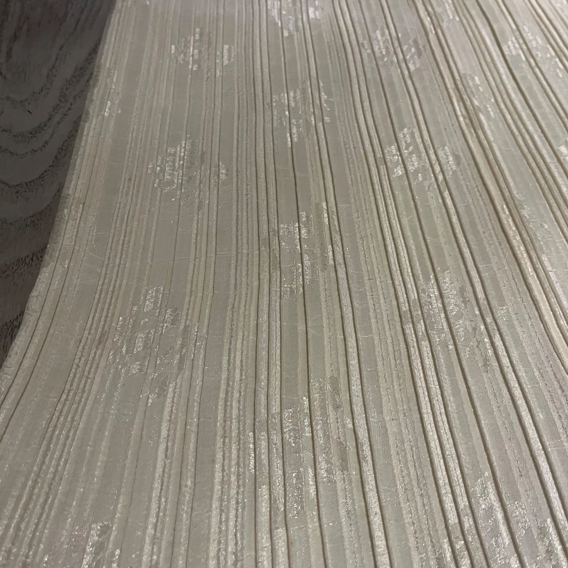 Plisserad beige långkjol knappast använd! - 1