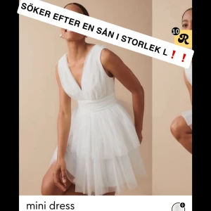 Vit omlottklänning i tyll - Heej jag söker denna klänning i storlek L, om ni har sett nånstans hör gärna av er, ska ta studenten💞