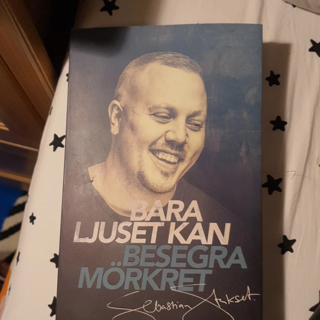 Bara ljuset kan besegra mörkret