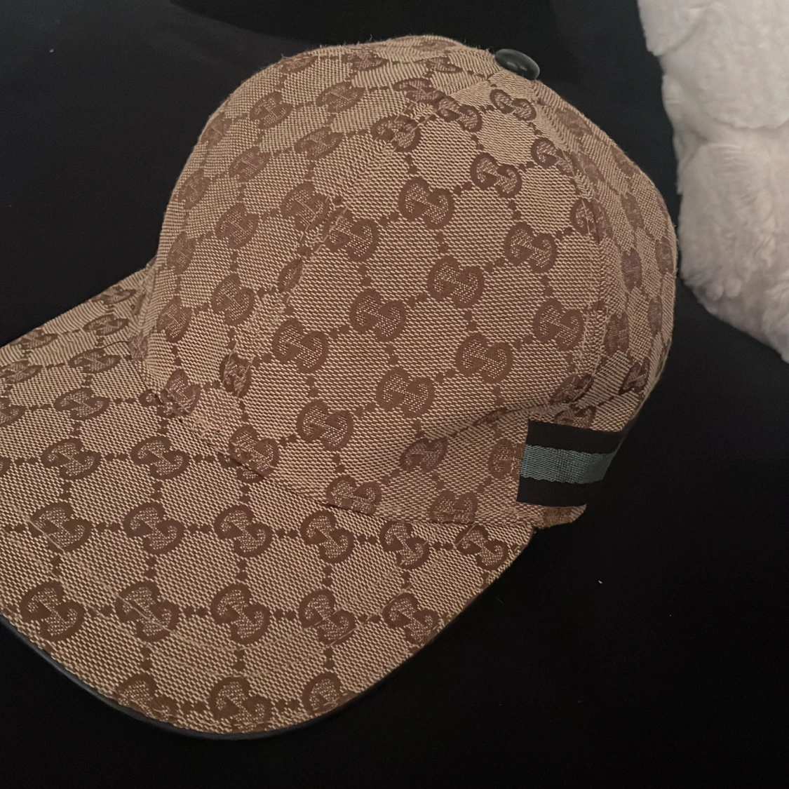 Beige keps från Gucci med monogram - 1
