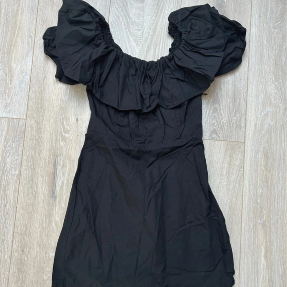Off shoulder klänning  - 90