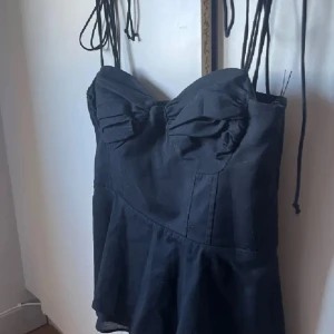 Zara topp  - Super trendig topp i strl s , aldrig använd 