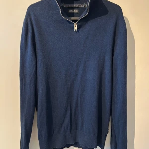 Half zip tröja - En fin blå halfzip i bra skick, Pris kan diskuteras