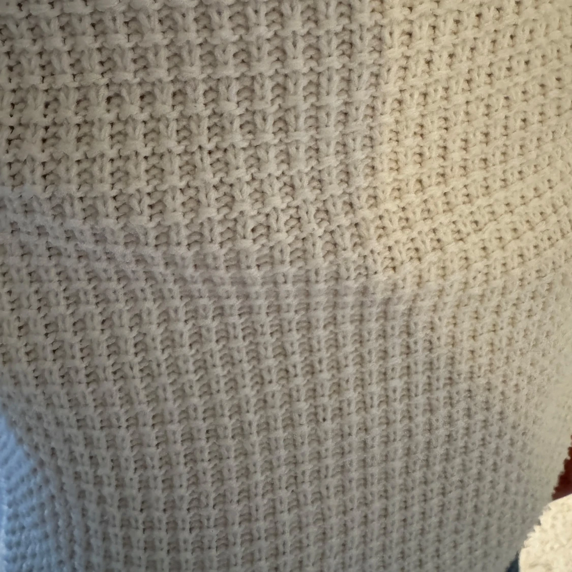 Beige stickad tröja med strukturmönster - 2