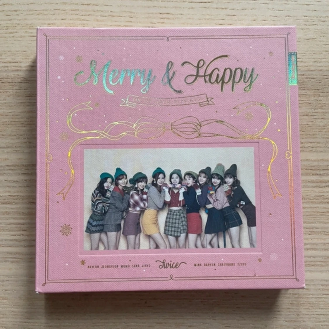 TWICE” Merry & Happy” album (ingen cd)