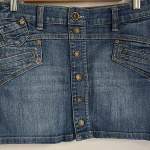 Jeanskjol - Midjemått rakt över: 40cm💘