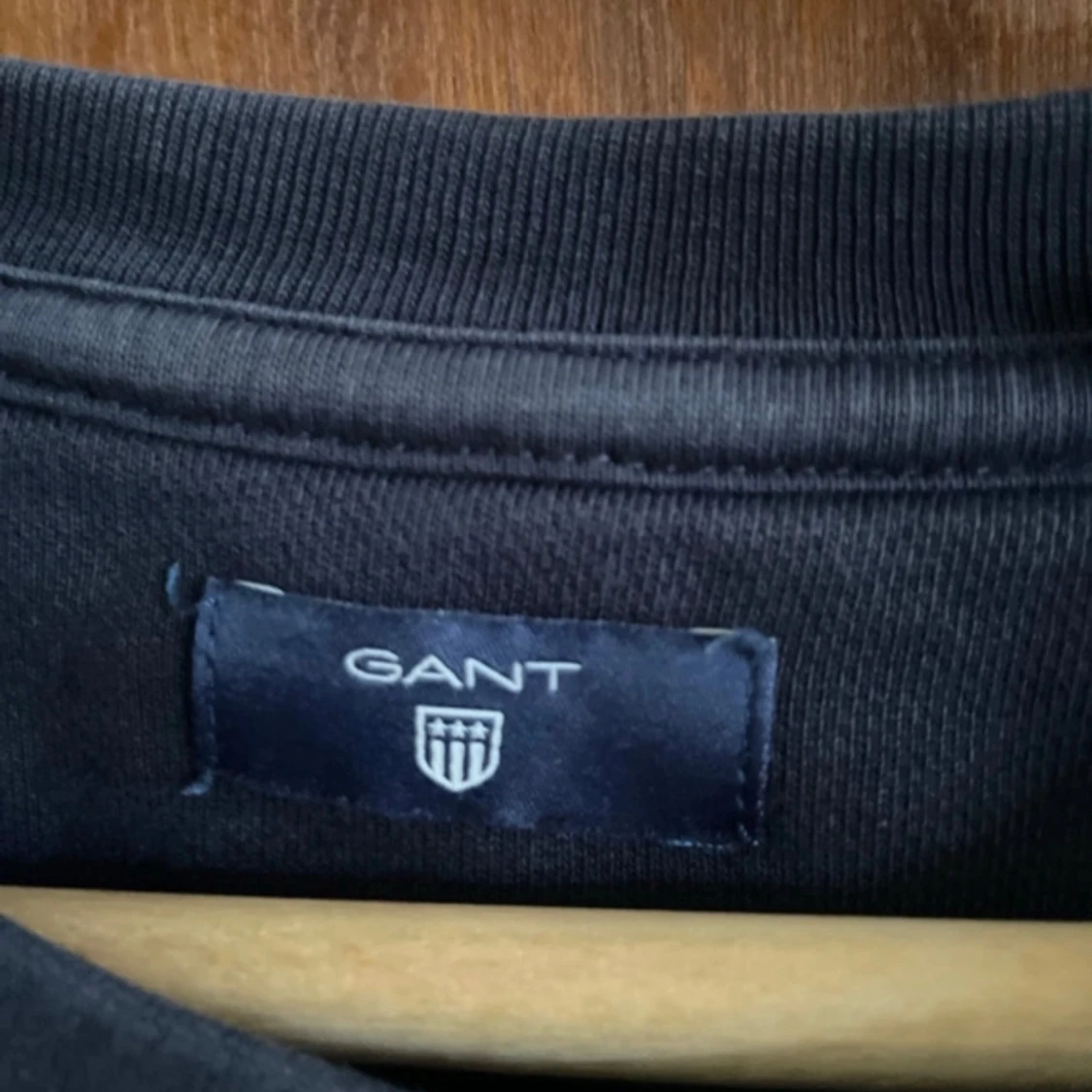 Mörkblå sweatshirt från GANT - 4