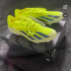 Adidas Crazyfast sg - Skorna är helt nya, aldrig använda. Storlek 44, priset är ej hugget i sten. Hör av dig vid eventuella frågor. 