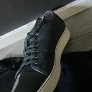Lanvin UK 10 - Nästan helt nya Lanvin i storlek UK 10. Skick 9,5/10.