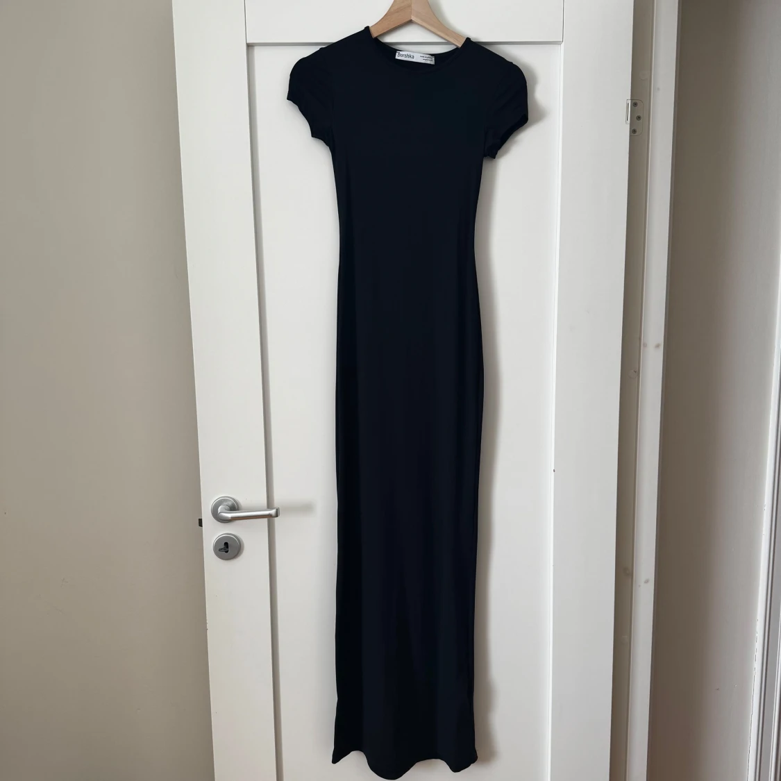 Svart långklänning från Bershka